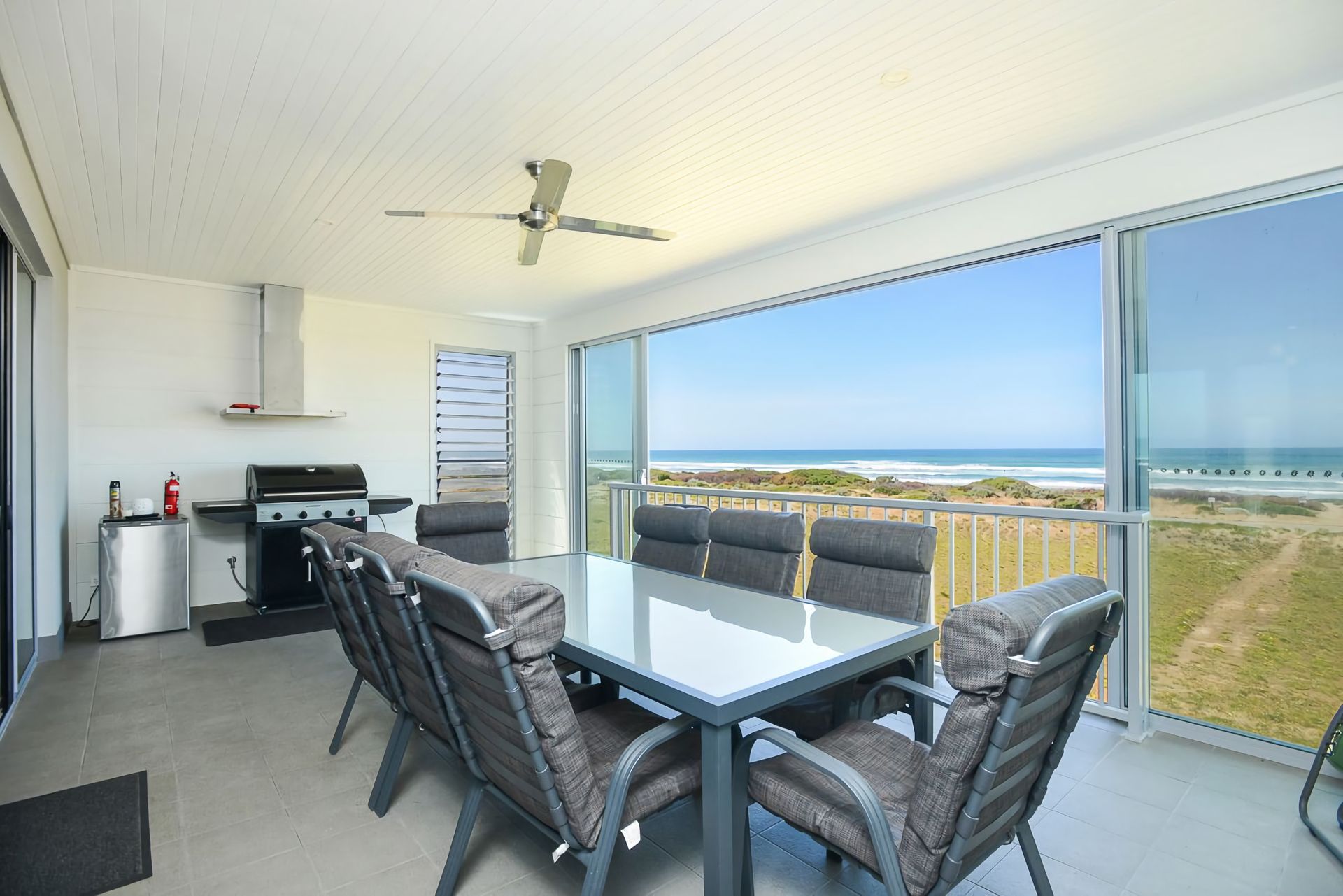 Executive Absolute Beach Front Ray White Goolwa/Victor